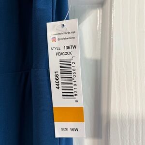 Gorgeous dress perfect for any event!